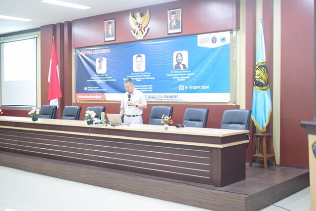 Prof. Kuan Tsung Chang dari Ming-Shin University of Science & Technology memberikan materi Environmental Remote Sensing pada kegiatan visiting lecturer